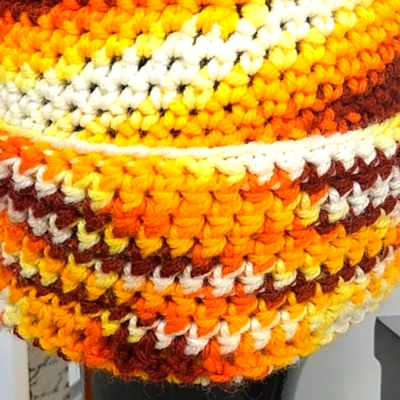 Hand-knit Pom hat, Unique! OSFM Adult, unisex - Picture 5 of 8